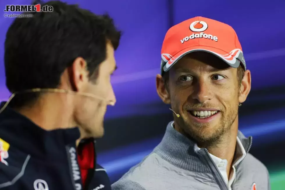 Foto zur News: Mark Webber (Red Bull) und Jenson Button (McLaren)