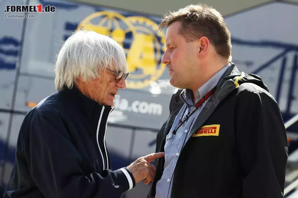 Foto zur News: Vertragsverlängerung fast perfekt: Bernie Ecclestone und Paul Hembery (Pirelli)