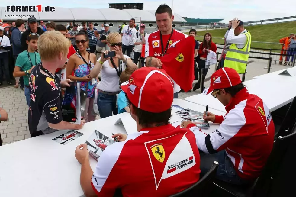 Foto zur News: Fernando Alonso (Ferrari) und Felipe Massa (Ferrari)