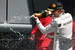 Foto zur News: Nico Rosberg (Mercedes) feiert seinen Sieg