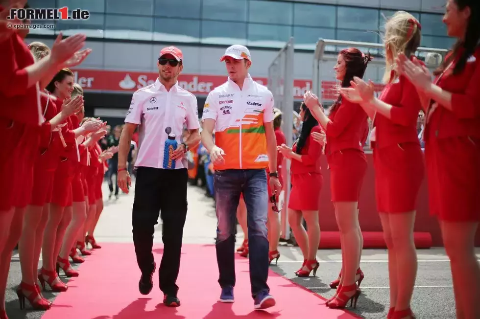 Foto zur News: Jenson Button (McLaren) und Paul di Resta (Force India)