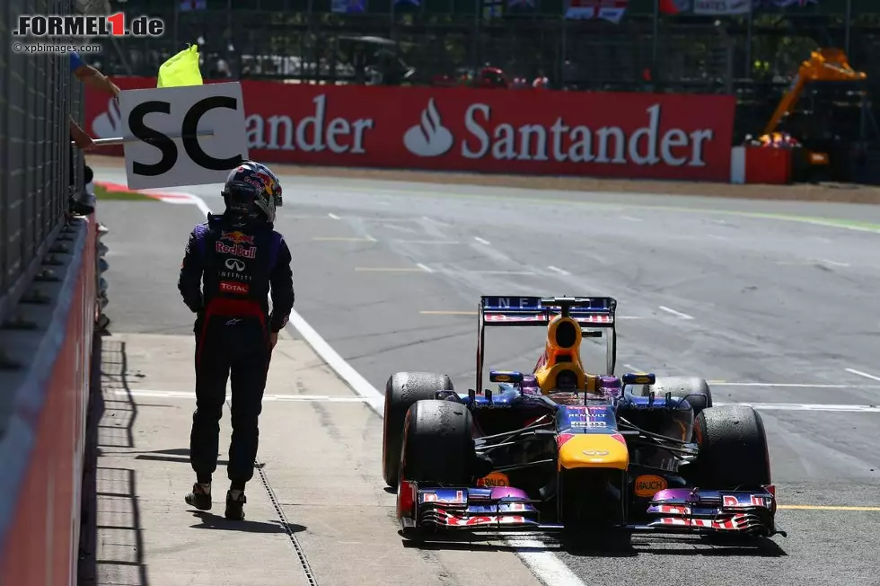 Foto zur News: Sebastian Vettel (Red Bull) fällt in Silverstone aus