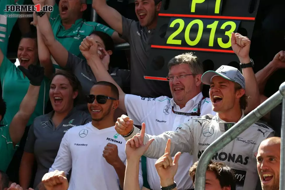 Foto zur News: Lewis Hamilton (Mercedes), Ross Brawn und Nico Rosberg (Mercedes)