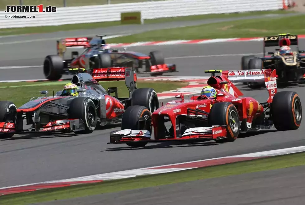 Foto zur News: Sergio Perez (McLaren) und Felipe Massa (Ferrari)