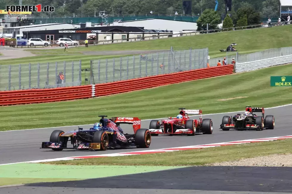 Foto zur News: Jean-Eric Vergne (Toro Rosso), Fernando Alonso (Ferrari) und Romain Grosjean (Lotus)