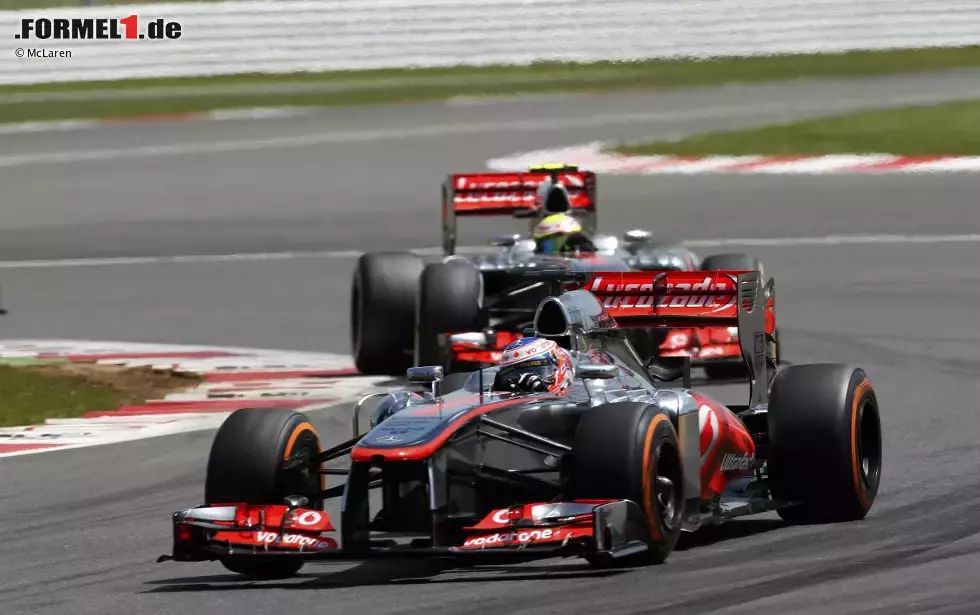 Foto zur News: Jenson Button (McLaren) und Sergio Perez (McLaren)