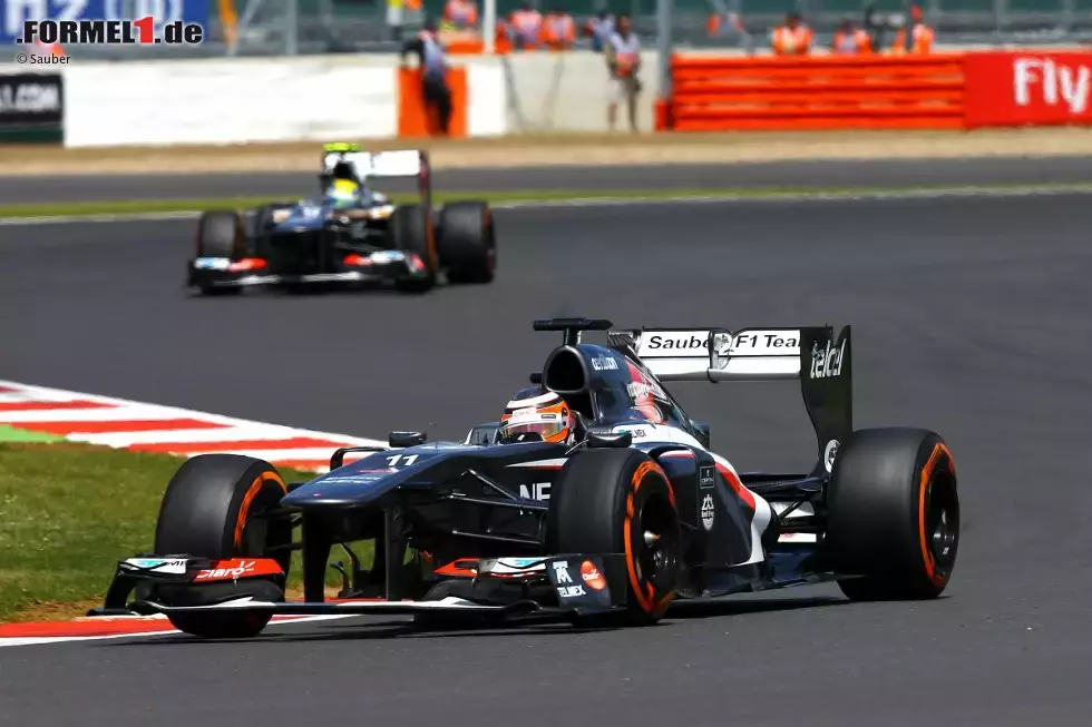 Foto zur News: Nico Hülkenberg vor Esteban Gutierrez (Sauber)