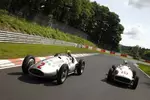 Foto zur News: Lewis Hamilton und Nico Rosberg (Mercedes) fahren mit alten Silberpfeilen auf der Nürburgring-Nordschleife