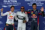 Foto zur News: Polesetter Lewis Hamilton (Mercedes) mit Sebastian Vettel (Red Bull) und Mark Webber (Red Bull)