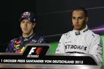 Foto zur News: Sebastian Vettel (Red Bull) und Lewis Hamilton (Mercedes)