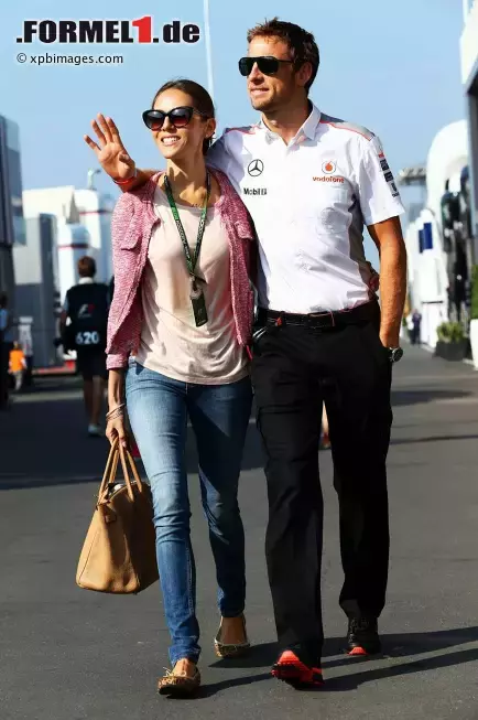 Foto zur News: Jenson Button (McLaren) mit Freundin Jessica Michibata