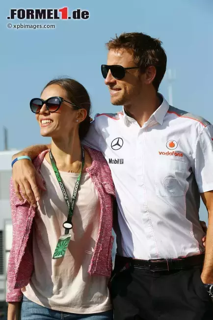 Foto zur News: Jenson Button (McLaren) mit Freundin Jessica Michibata