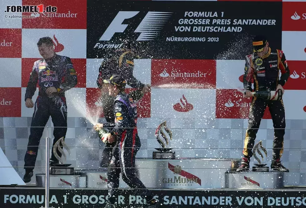 Foto zur News: Kimi Räikkönen (Lotus), Sebastian Vettel (Red Bull) und Romain Grosjean (Lotus)