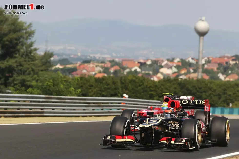 Foto zur News: Felipe Massa (Ferrari) und Kimi Räikkönen (Lotus)