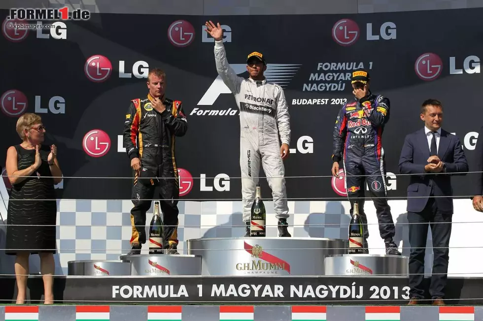 Foto zur News: Lewis Hamilton (Mercedes), Kimi Räikkönen (Lotus) und Sebastian Vettel (Red Bull)