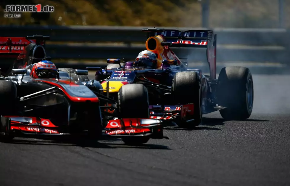 Foto zur News: Sebastian Vettel (Red Bull) und Jenson Button (McLaren)