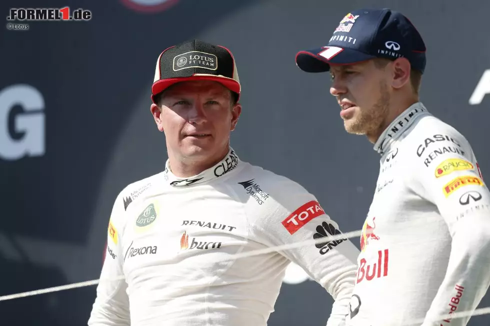 Foto zur News: Kimi Räikkönen (Lotus) und Sebastian Vettel (Red Bull)