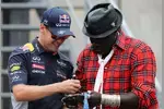 Foto zur News: Sebastian Vettel (Red Bull) mit &quot;Superfan&quot; Moko