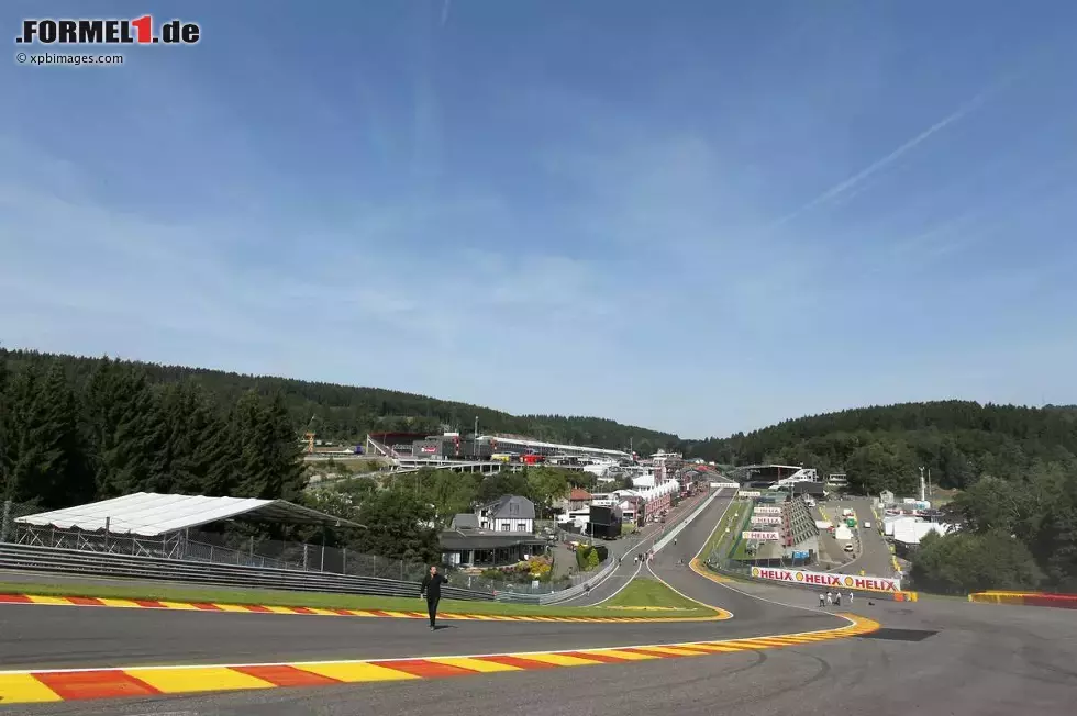 Foto zur News: Strecke in Spa-Francorchamps mit der berühmten Eau-Rouge-Kurve