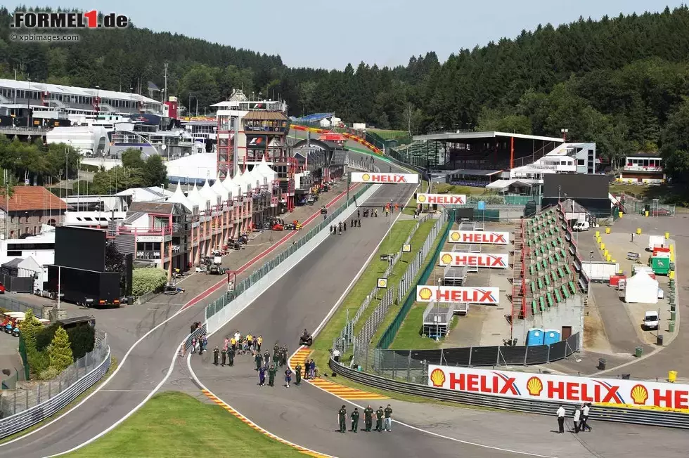 Foto zur News: Strecke in Spa-Francorchamps mit der berühmten Eau-Rouge-Kurve