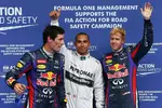 Foto zur News: Mark Webber (Red Bull), Lewis Hamilton (Mercedes) und Sebastian Vettel (Red Bull)