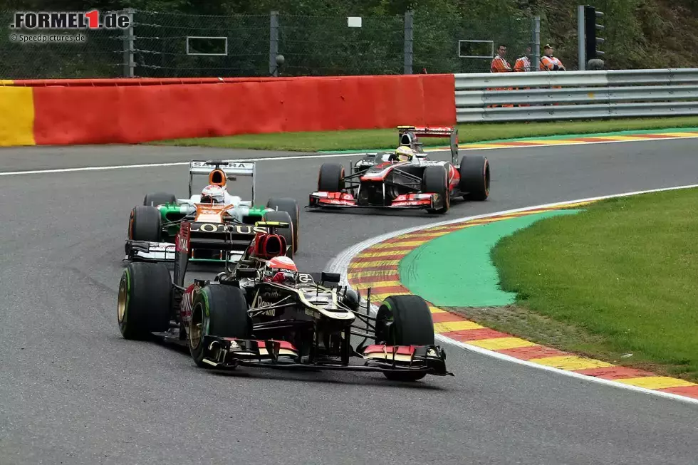 Foto zur News: Romain Grosjean (Lotus), Paul di Resta (Force India) und  Sergio Perez (McLaren)