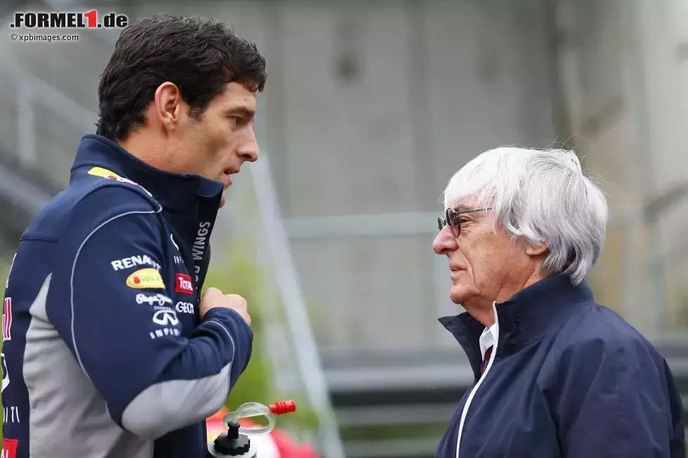 Foto zur News: Mark Webber (Red Bull) und Bernie Ecclestone