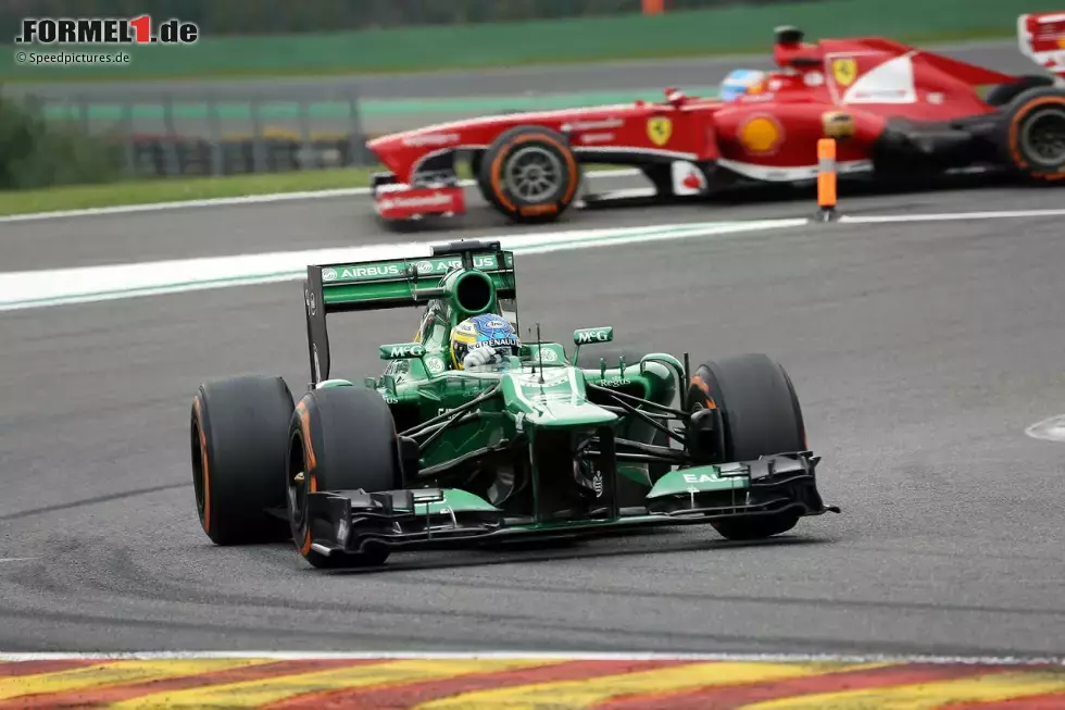 Foto zur News: Charles Pic (Caterham) und Fernando Alonso (Ferrari)