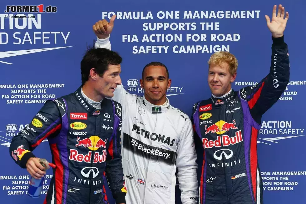 Foto zur News: Mark Webber (Red Bull), Lewis Hamilton (Mercedes) und Sebastian Vettel (Red Bull)