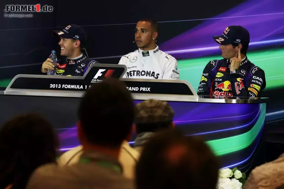 Foto zur News: Sebastian Vettel (Red Bull), Lewis Hamilton (Mercedes) und Mark Webber (Red Bull)