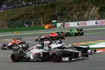 Foto zur News: Esteban Gutierrez (Sauber) und Valtteri Bottas (Williams)