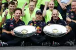 Foto zur News: Sebastian Vettel (Red Bull), Christian Horner und Adrian Newey