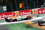 Foto zur News: Paul di Resta (Force India) und Pastor Maldonado (Williams)