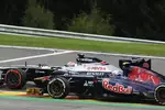 Foto zur News: Pastor Maldonado (Williams) und Daniel Ricciardo (Toro Rosso)