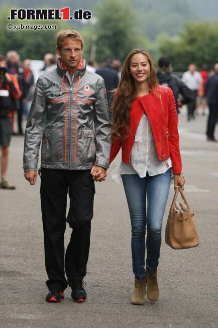 Foto zur News: Jenson Button (McLaren) mit Freundin  Jessica Michibata