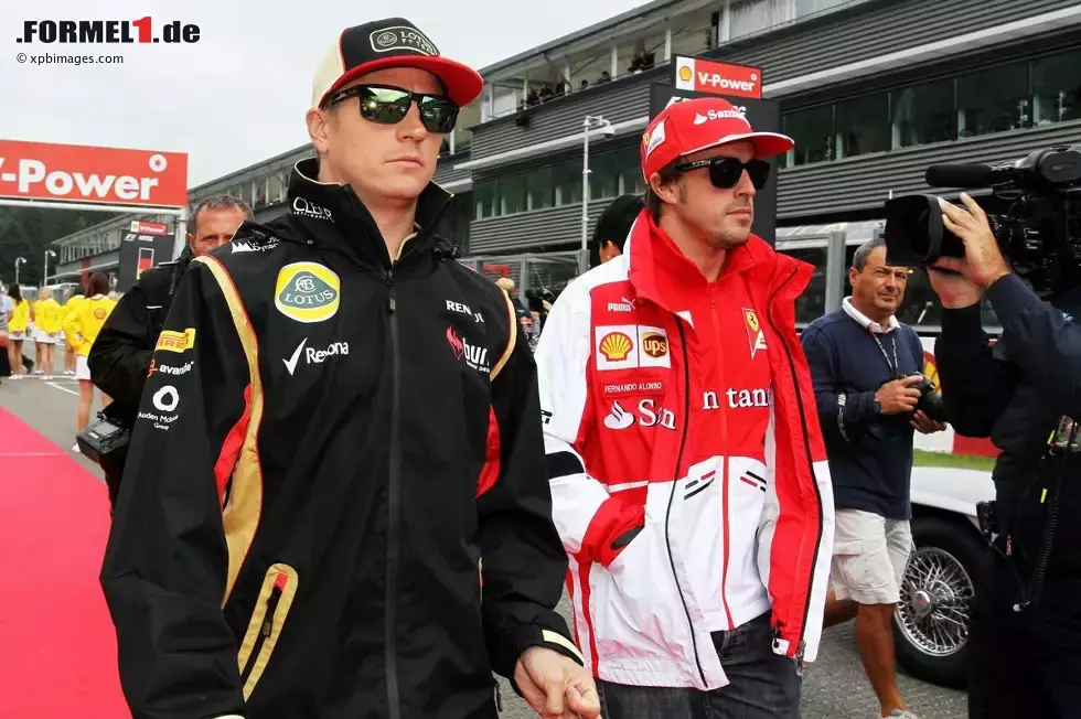 Foto zur News: Fernando Alonso (Ferrari) und Kimi Räikkönen (Lotus)