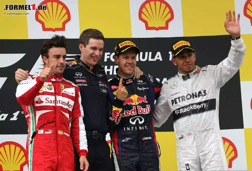 Foto zur News: Fernando Alonso (Ferrari), Sebastian Vettel (Red Bull) und Lewis Hamilton (Mercedes)