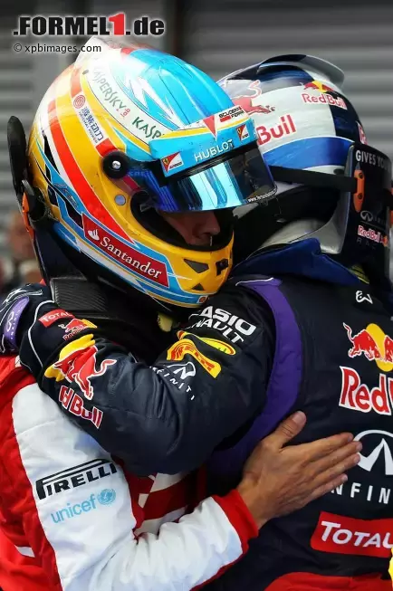 Foto zur News: Fernando Alonso (Ferrari) und Sebastian Vettel (Red Bull)