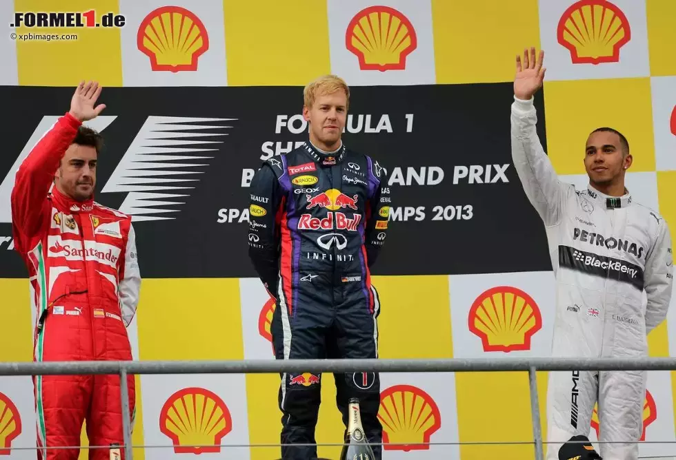 Foto zur News: Fernando Alonso (Ferrari), Sebastian Vettel (Red Bull) und Lewis Hamilton (Mercedes)