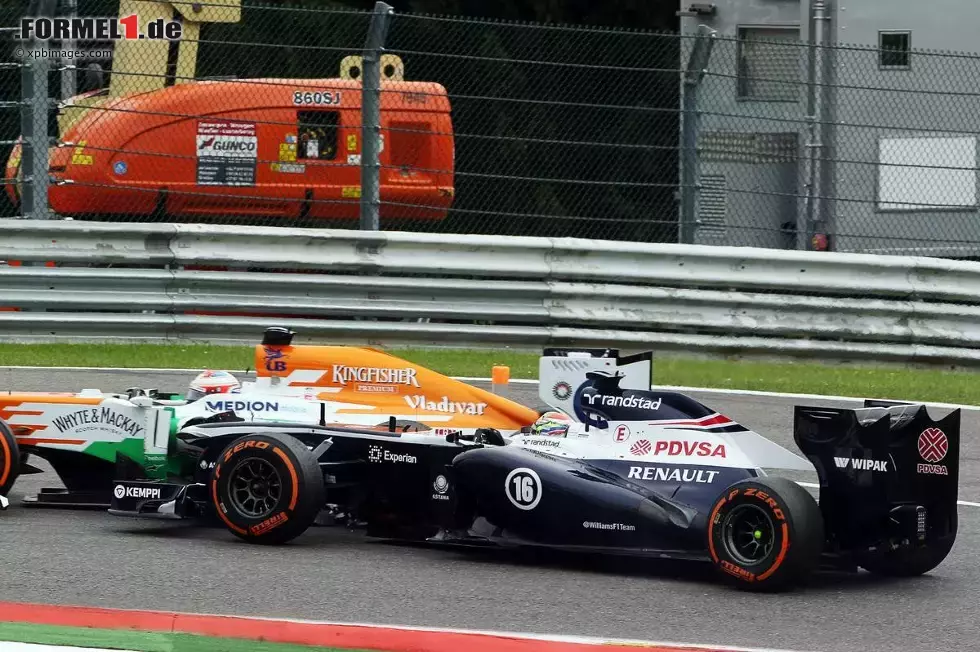 Foto zur News: Pastor Maldonado (Williams) und Paul di Resta (Force India)