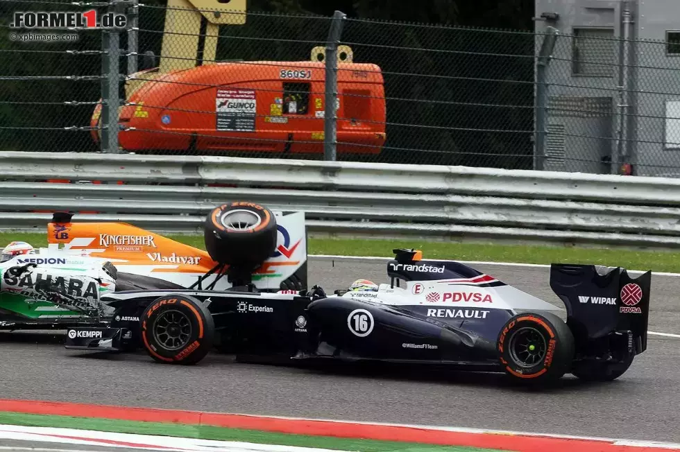 Foto zur News: Pastor Maldonado (Williams) und Paul di Resta (Force India)