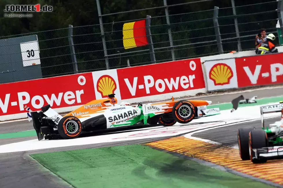 Foto zur News: Paul di Resta (Force India) und Pastor Maldonado (Williams)