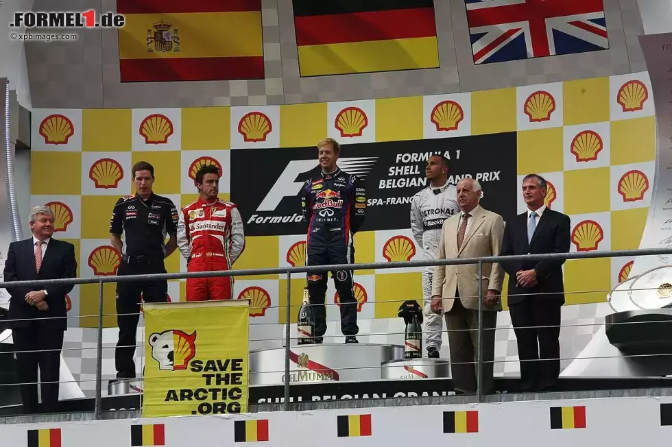 Foto zur News: Fernando Alonso (Ferrari), Sebastian Vettel (Red Bull) und Lewis Hamilton (Mercedes)