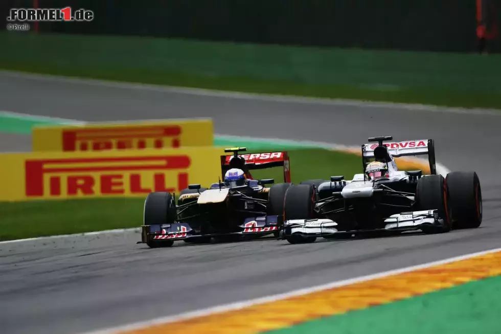 Foto zur News: Daniel Ricciardo (Toro Rosso) und Pastor Maldonado (Williams)