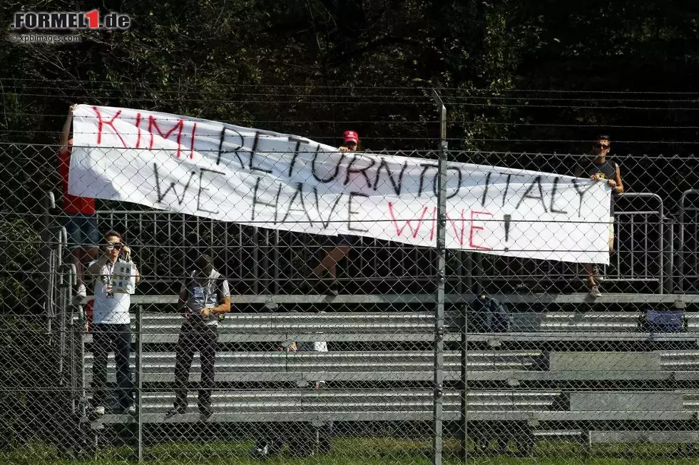 Foto zur News: Die Tifosi wollen Kimi Räikkönen (Lotus) zur Rückkehr zu Ferrari bewegen