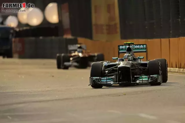 Foto zur News: Die Top 5 komplettiert Mercedes-Mann Lewis Hamilton