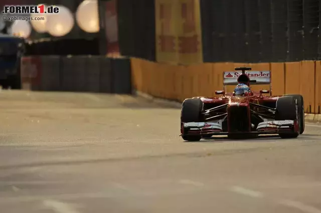 Foto zur News: Enttäuschend verlief der Singapur-Samstag für die Titelrivalen: Fernando Alonso (Bild, Ferrari) startet nur von Rang sieben, Kimi Räikkönen (Lotus) gar nur von 13