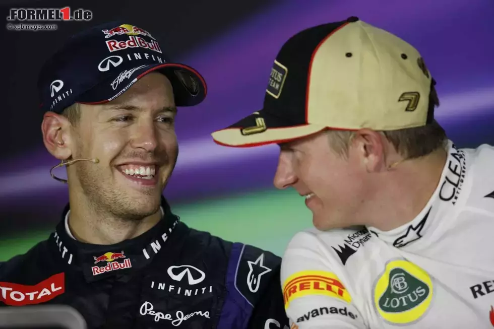 Foto zur News: Sebastian Vettel (Red Bull) und Kimi Räikkönen (Lotus)