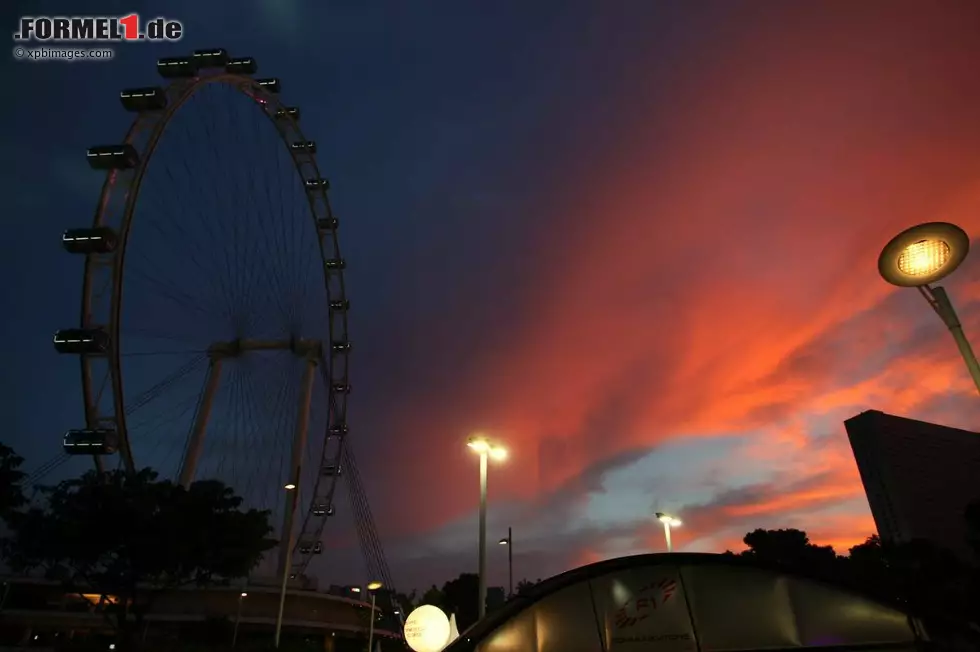 Foto zur News: Sonnenuntergang über Singapur