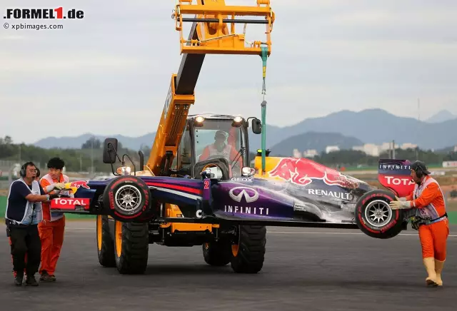 Foto zur News: Red Bull hofft übrigens, dass der Motor und das Getriebe dennoch weiterhin einsatzbereit sind!